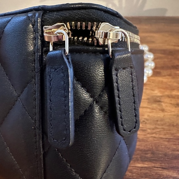 Chanel never worn vanity bag with pearl - Picture 4 of 12